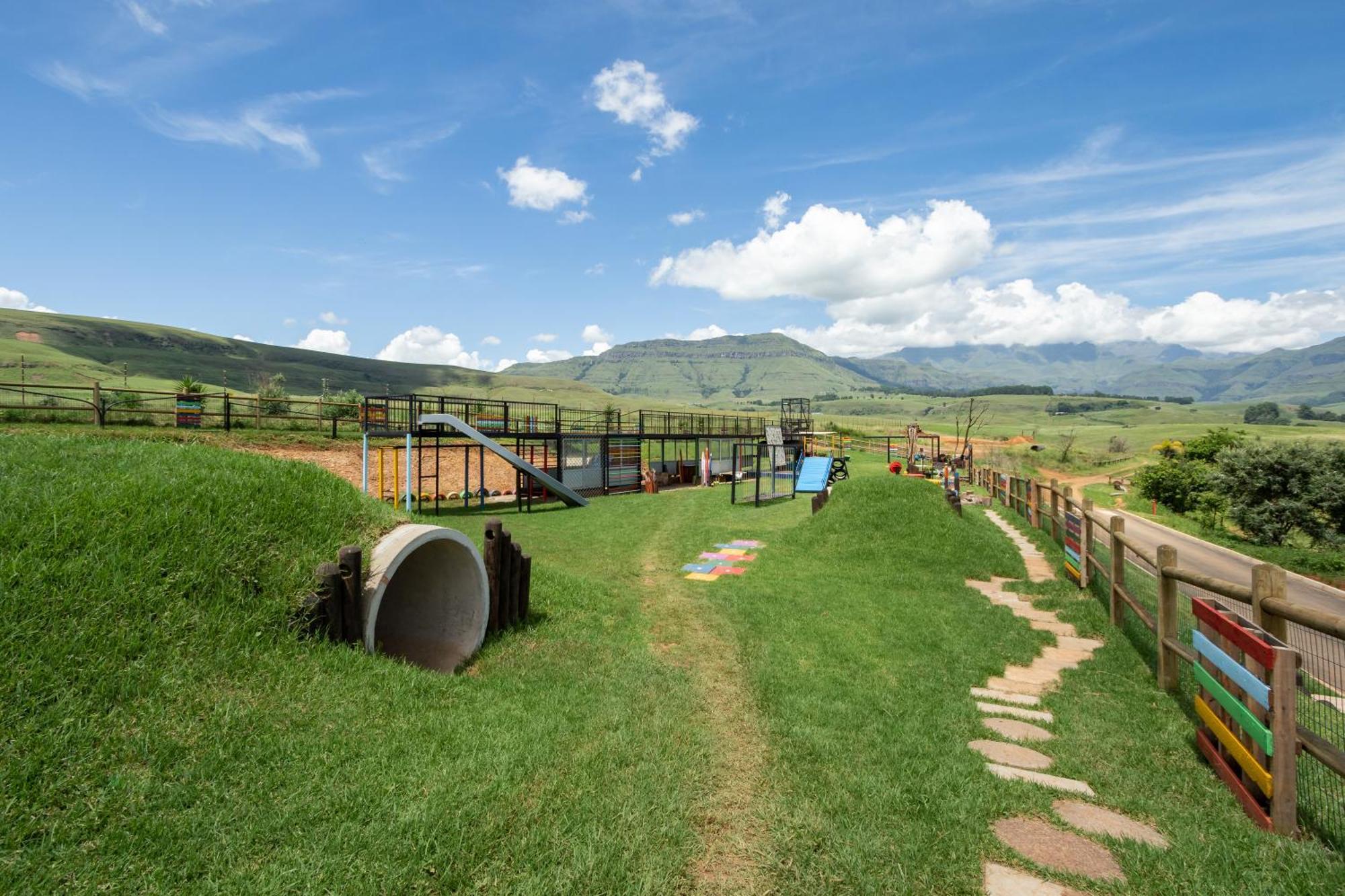 Dragonview Lodge Champagne Valley Екстериор снимка