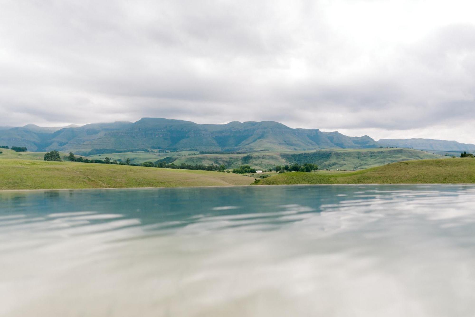 Dragonview Lodge Champagne Valley Екстериор снимка