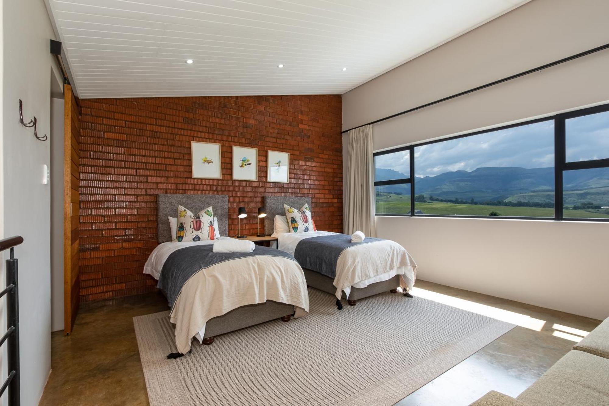 Dragonview Lodge Champagne Valley Екстериор снимка
