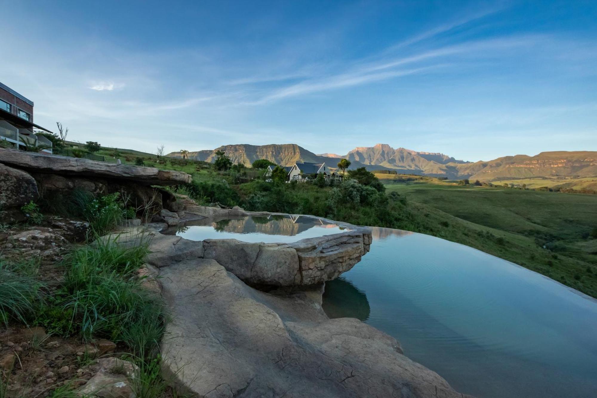 Dragonview Lodge Champagne Valley Екстериор снимка
