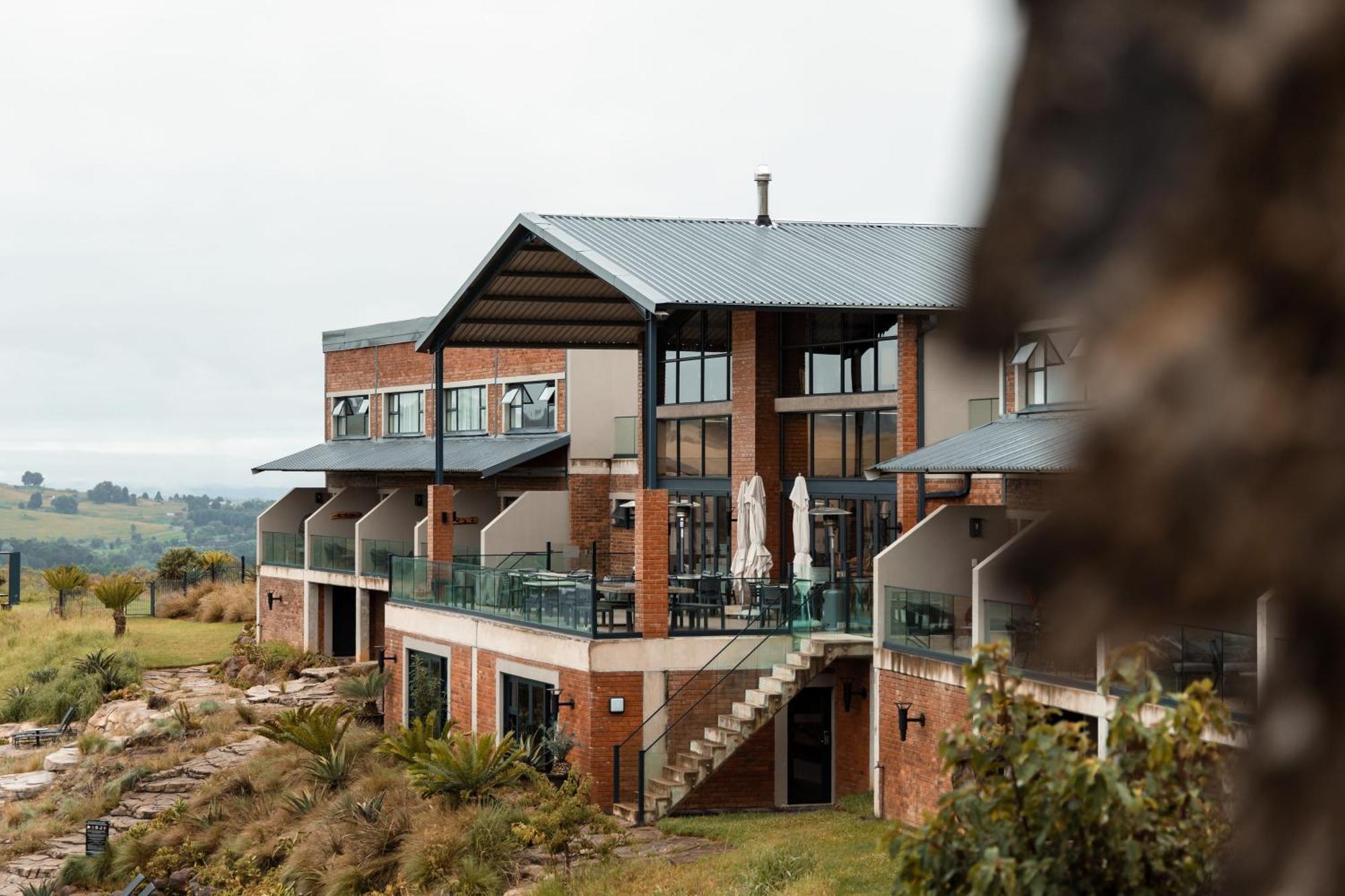 Dragonview Lodge Champagne Valley Екстериор снимка