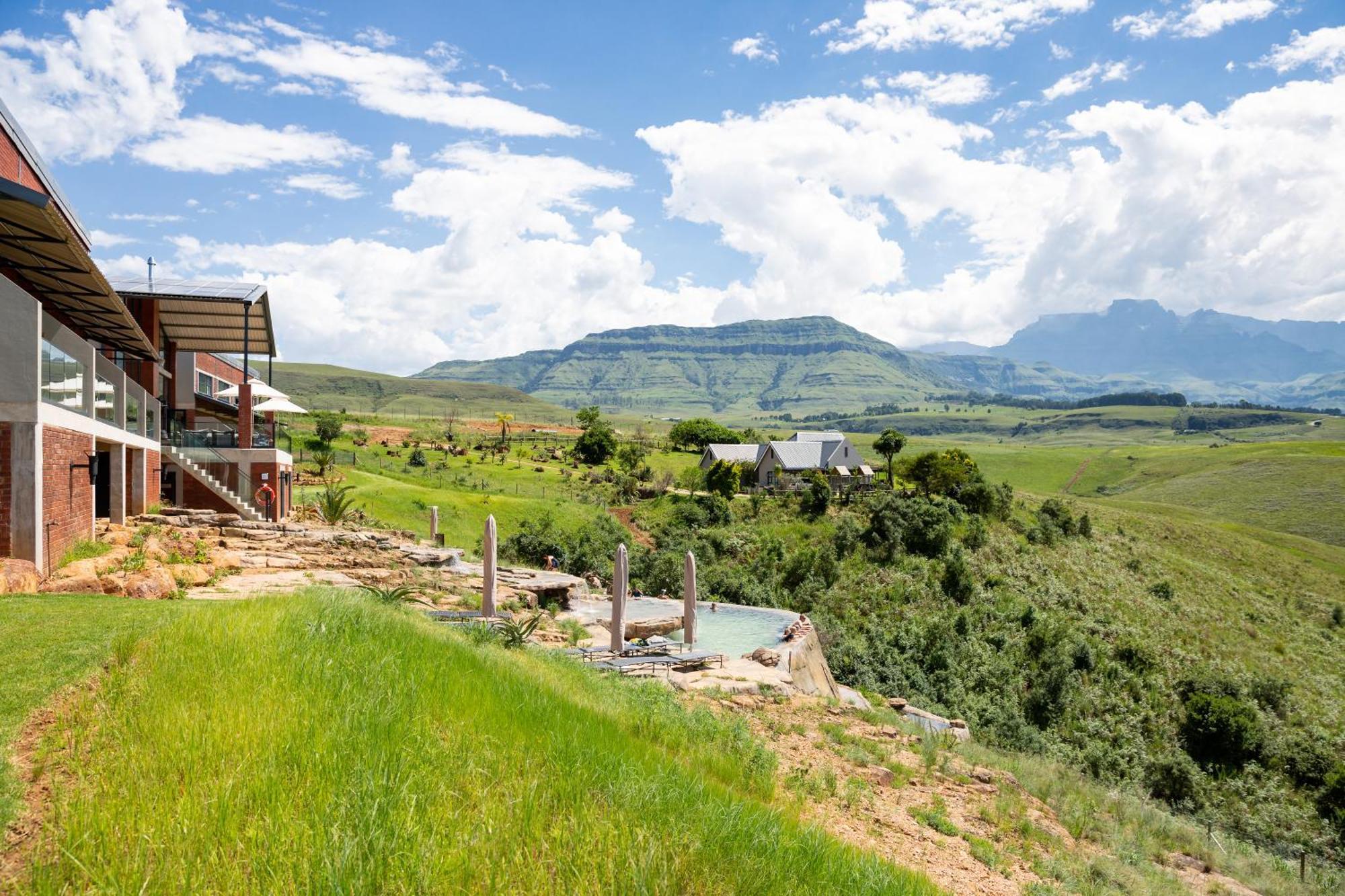 Dragonview Lodge Champagne Valley Екстериор снимка