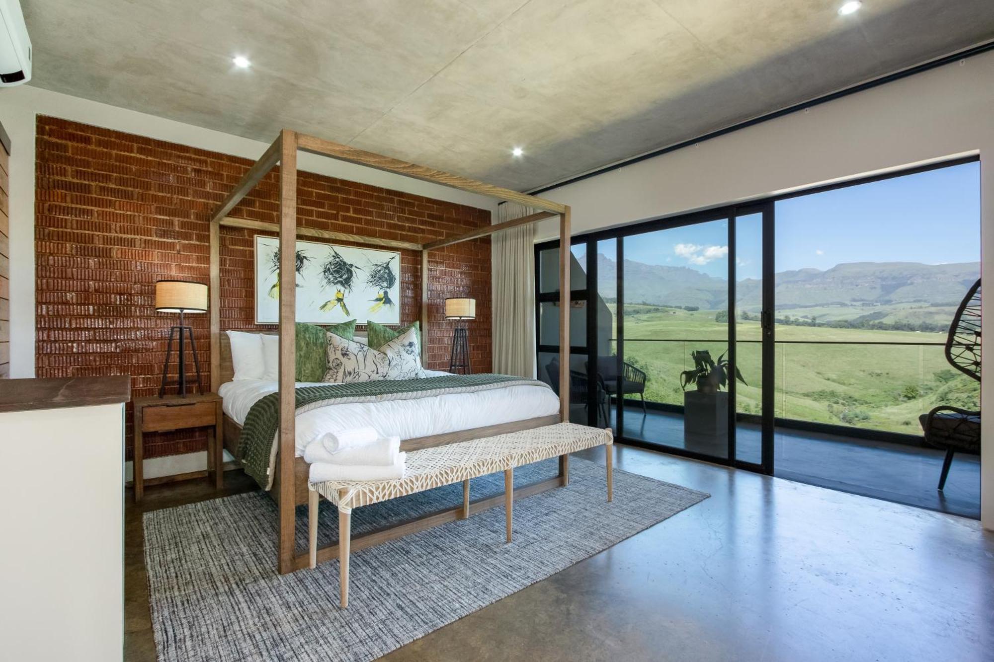 Dragonview Lodge Champagne Valley Екстериор снимка