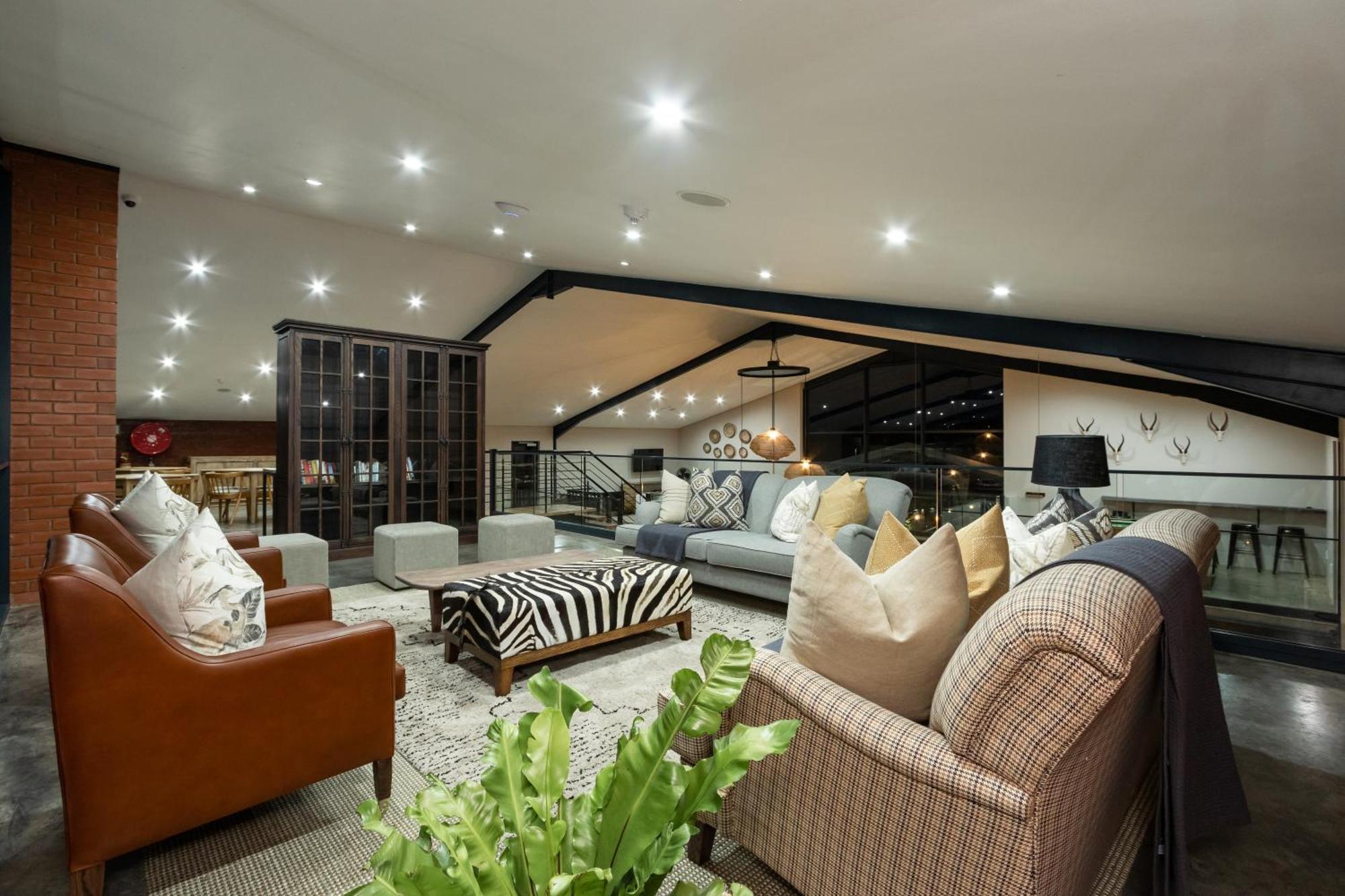 Dragonview Lodge Champagne Valley Екстериор снимка