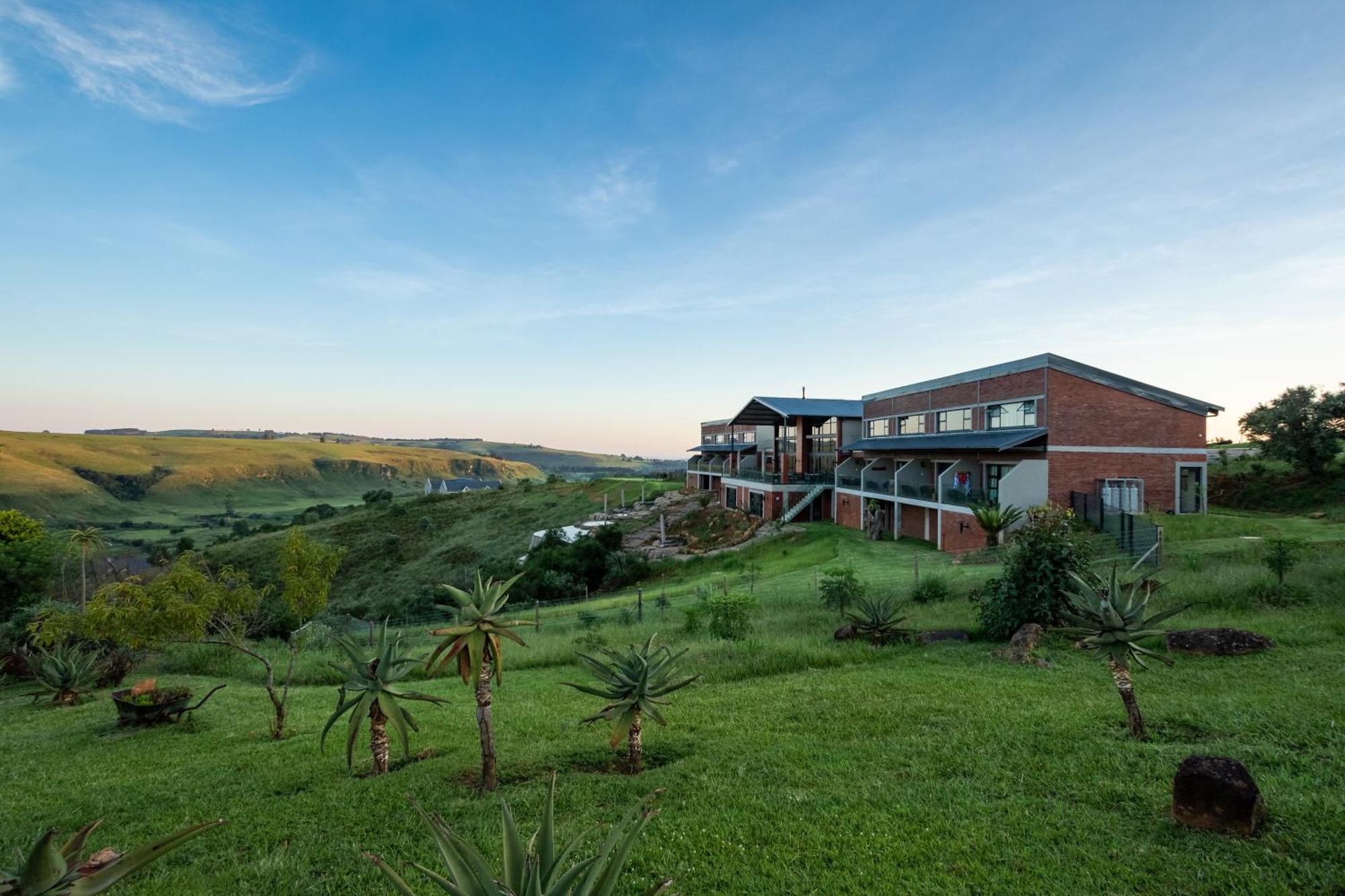 Dragonview Lodge Champagne Valley Екстериор снимка