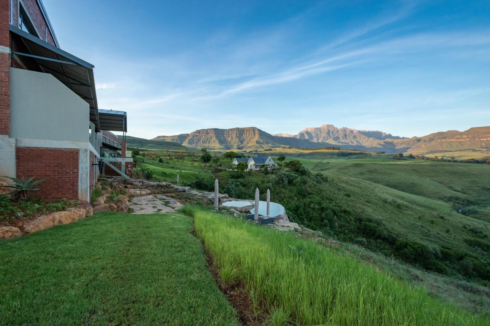 Dragonview Lodge Champagne Valley Екстериор снимка